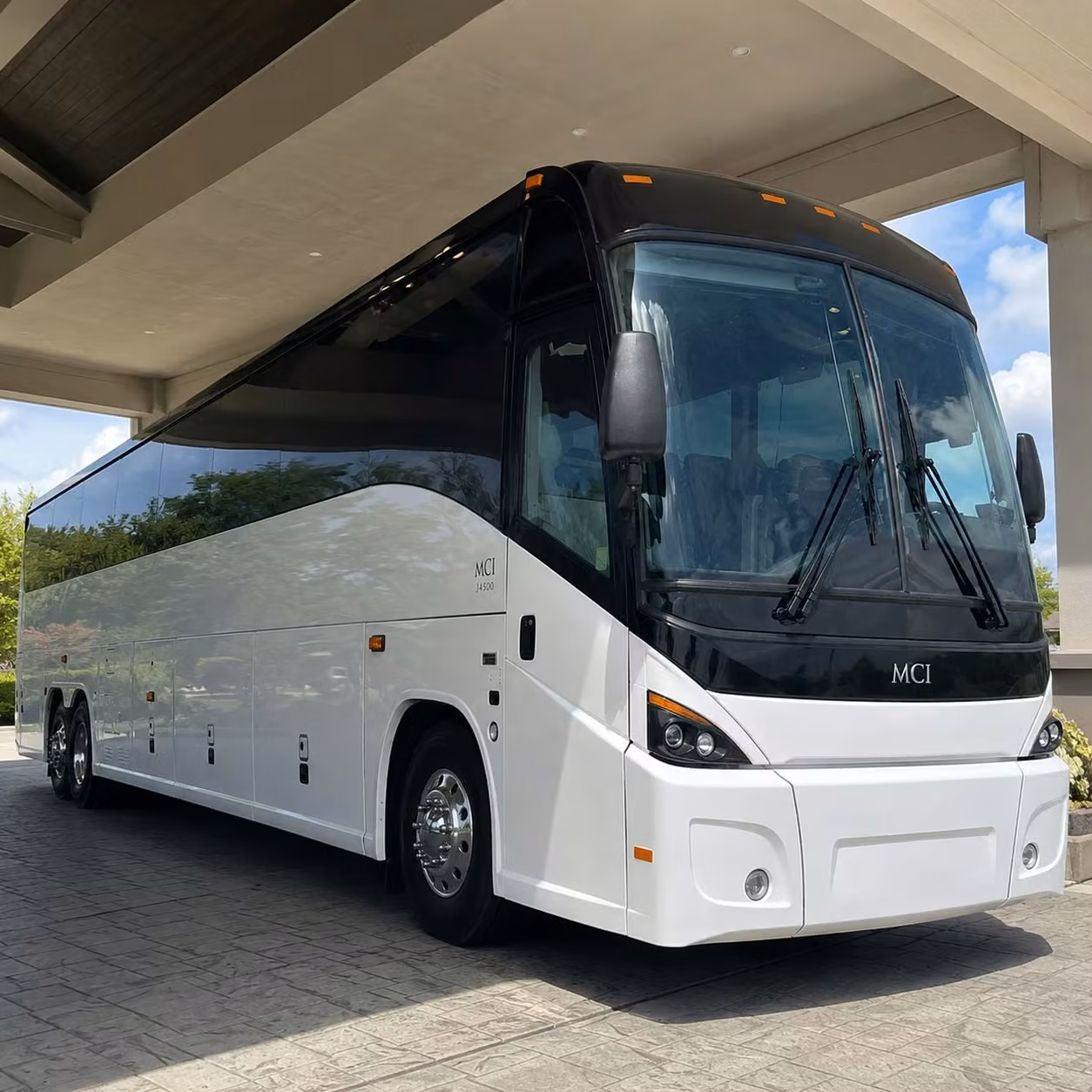 shuttle your arlington workforce across the i 30 and sh 360 corridors without the commute headache